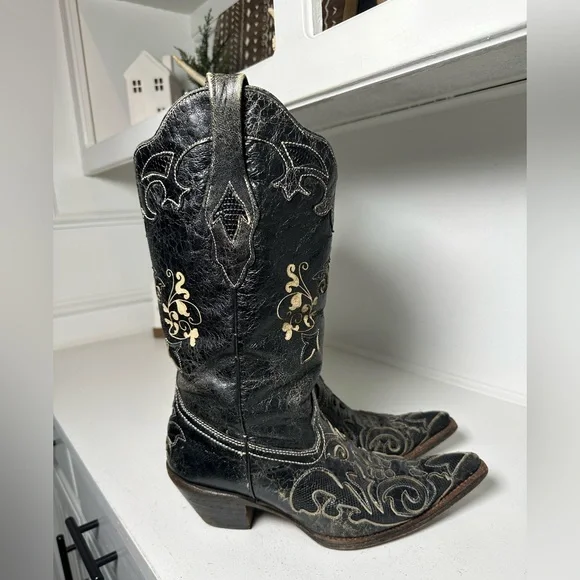 **SOLD**Corral Women’s 8.5M Black Embroidered Cowboy Boots Distressed Western - Picture 3 of 10